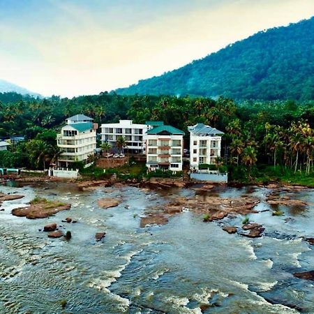 Athirapilly River Resort Athirappilly Esterno foto