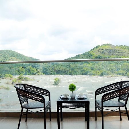 Athirapilly River Resort Athirappilly Esterno foto