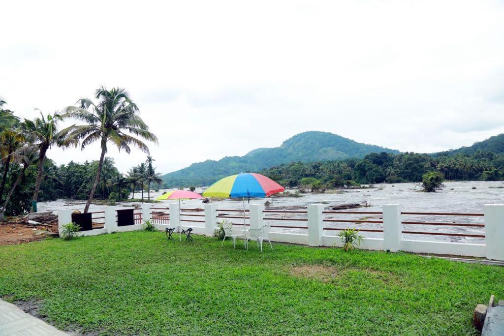 Athirapilly River Resort Athirappilly Esterno foto