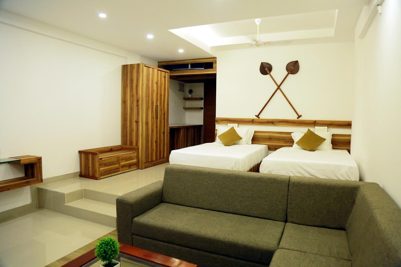 Athirapilly River Resort Athirappilly Esterno foto