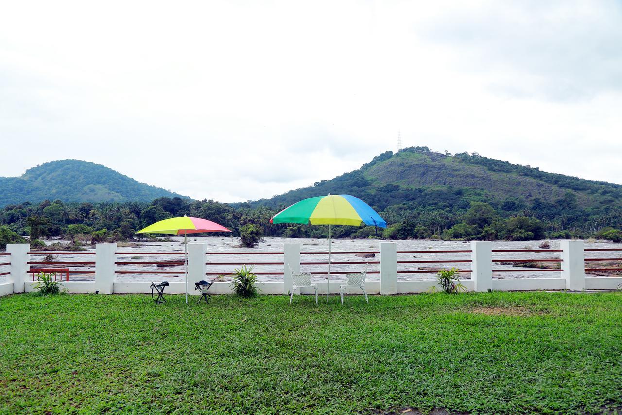 Athirapilly River Resort Athirappilly Esterno foto