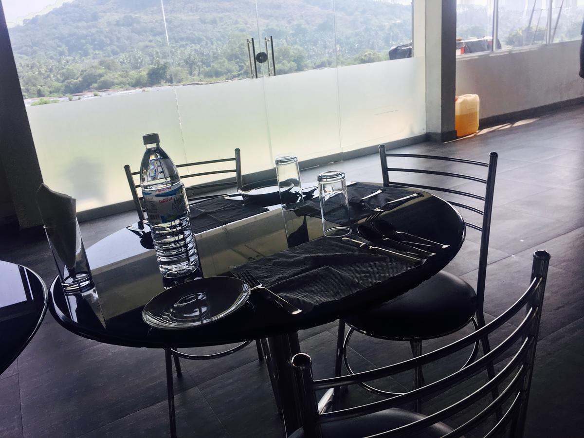 Athirapilly River Resort Athirappilly Esterno foto