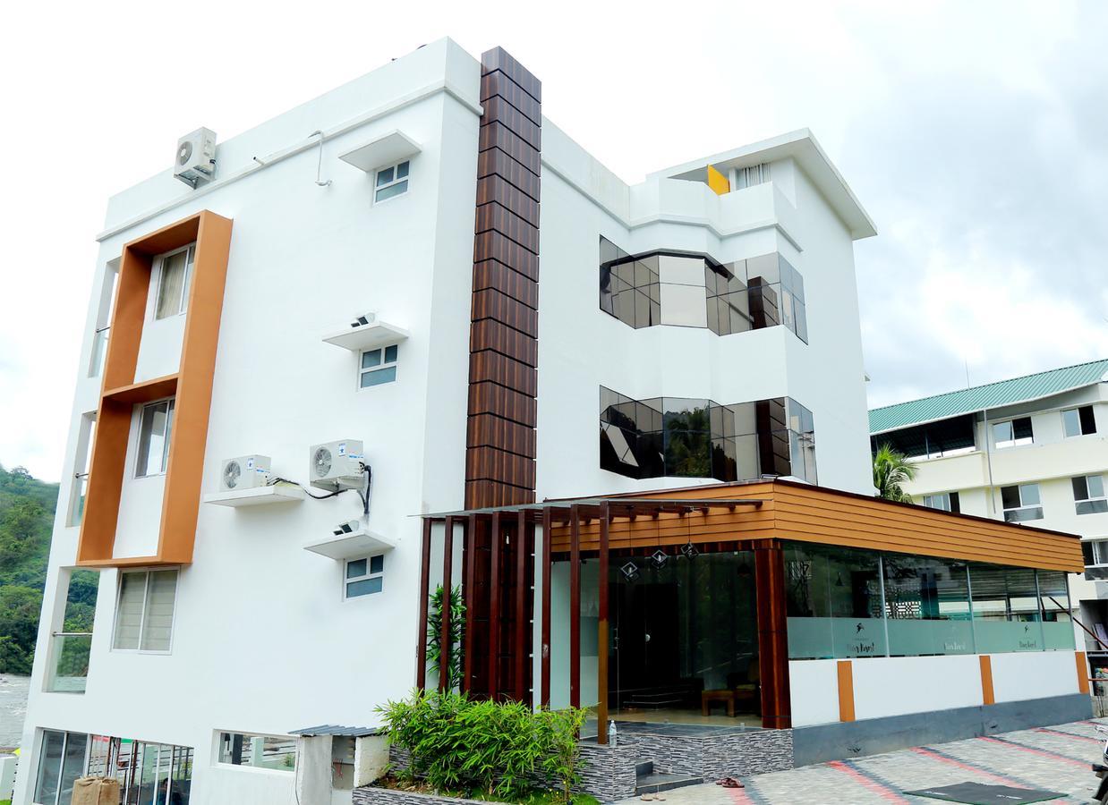 Athirapilly River Resort Athirappilly Esterno foto