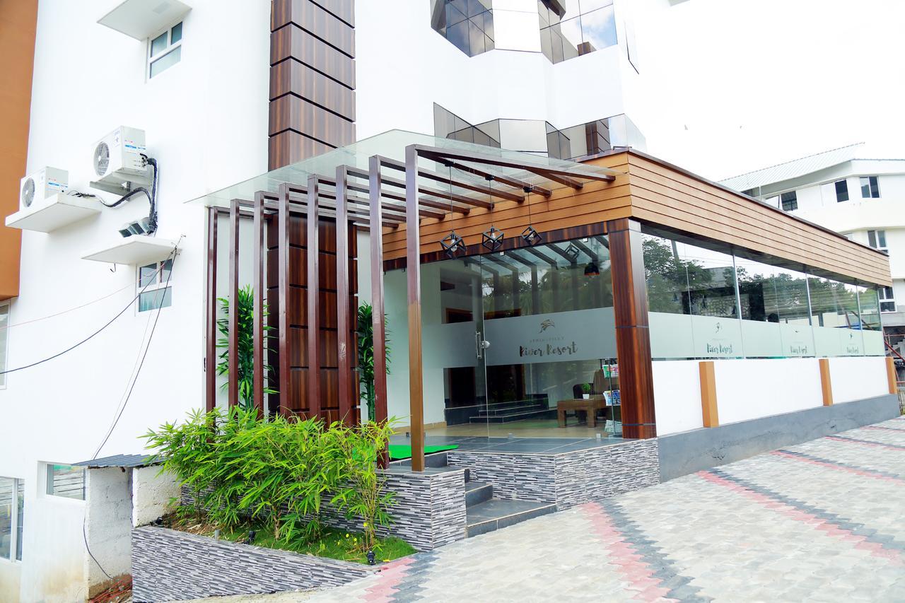 Athirapilly River Resort Athirappilly Esterno foto