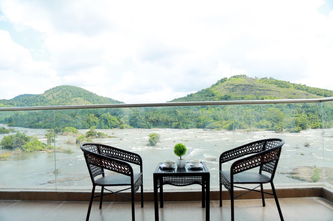 Athirapilly River Resort Athirappilly Esterno foto