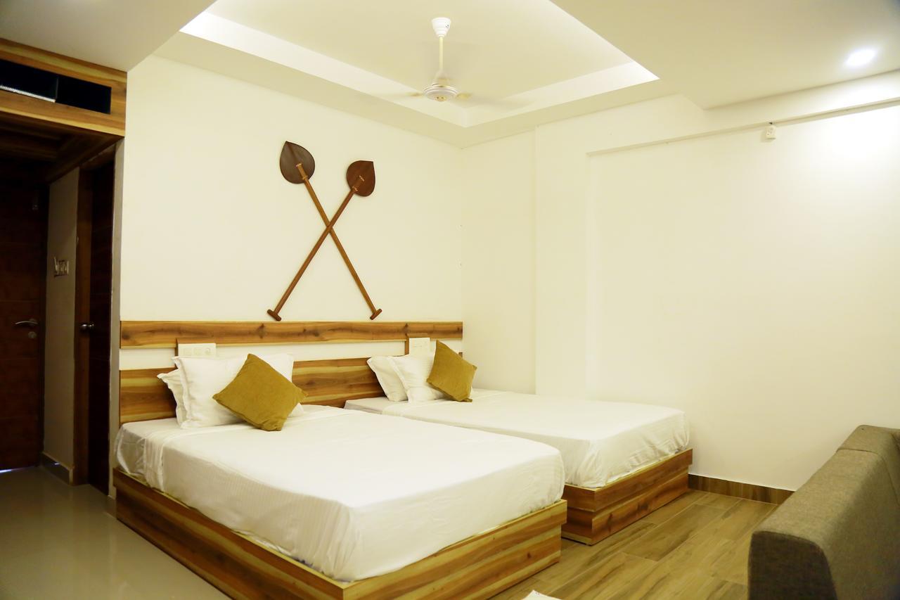 Athirapilly River Resort Athirappilly Esterno foto